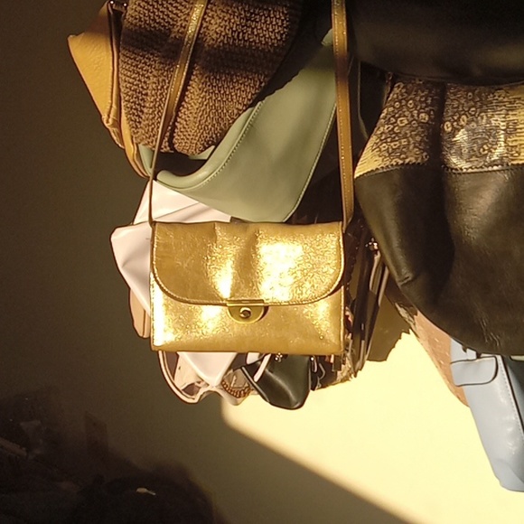 Cute Pre-owned Leather Gold Fossil Crossbody Purse - Picture 3 of 10